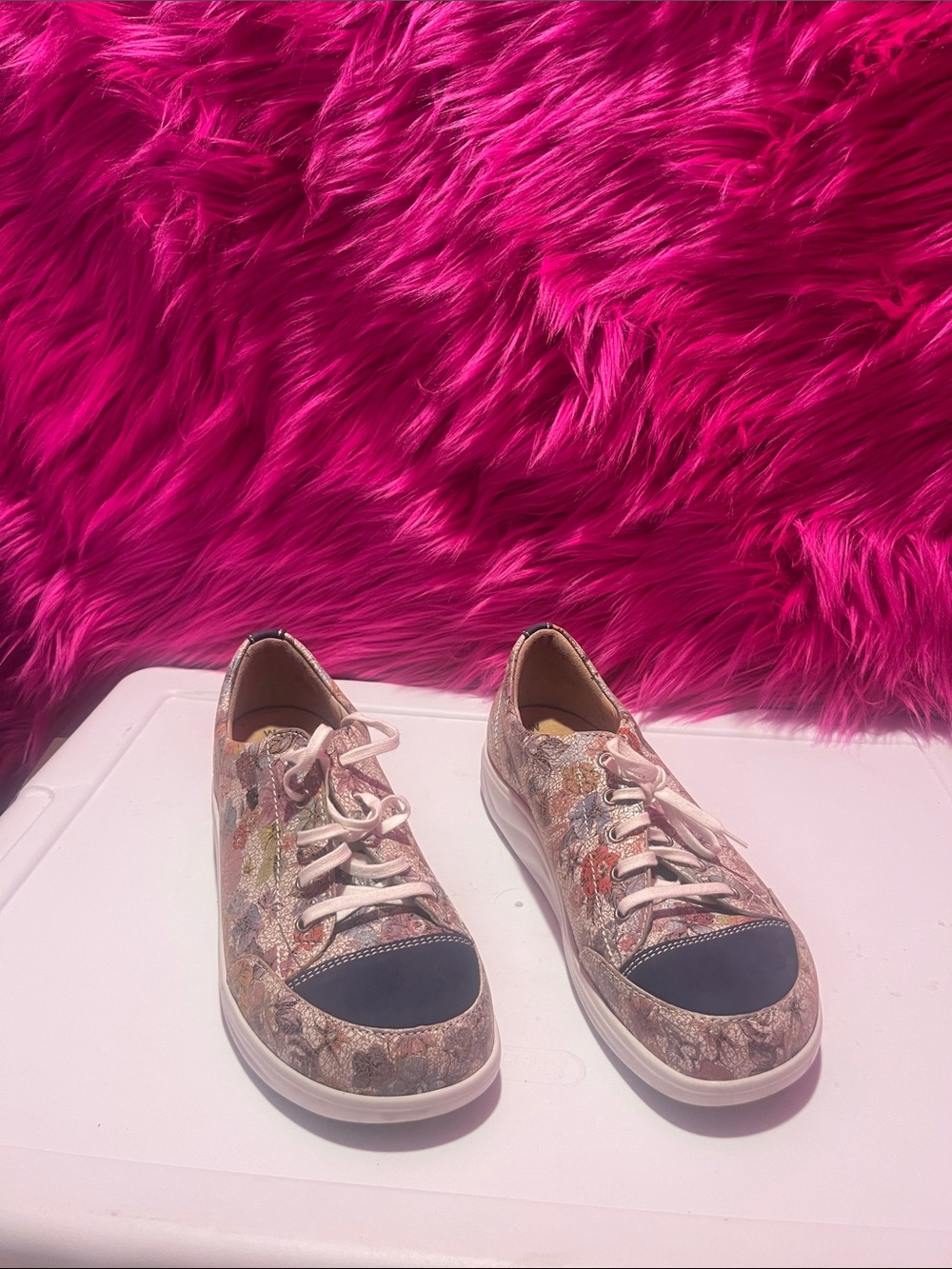 FINN COMFORT Floral Print Lace-Up Sneakers with Navy Toe Cap